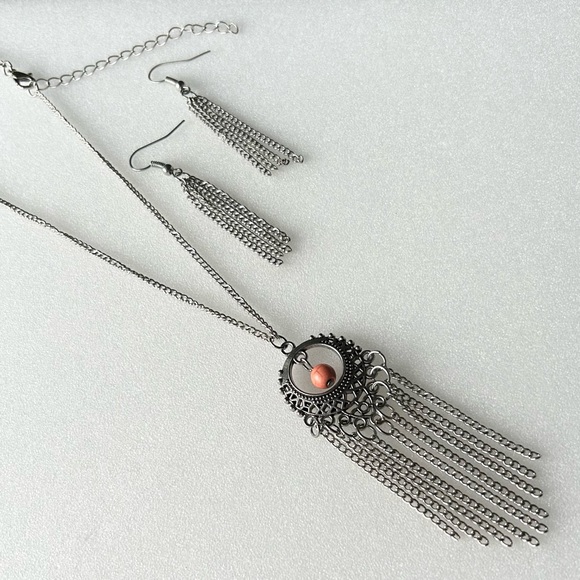 Vintage Paparazzi Jewelry Set Necklace 32โ And Tassle Earrings - Picture 4 of 7